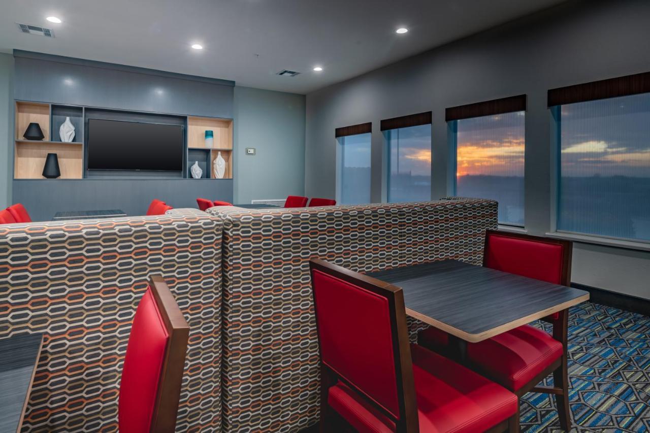 Express & N Waco Area - By Ihg West