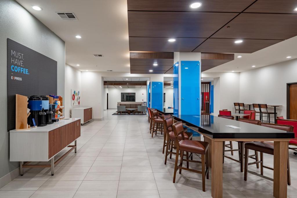 Hotel Express & N Waco Area - By Ihg